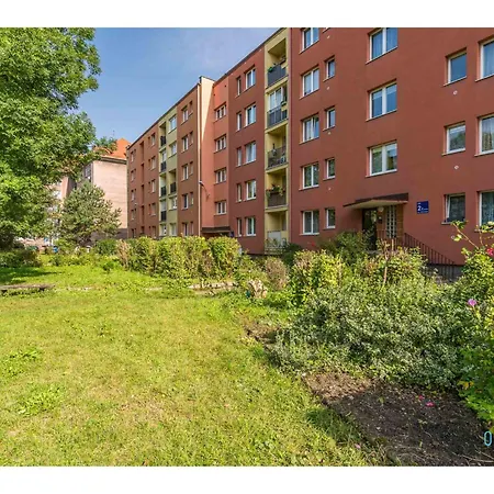 Chill - 3 Minutes To Pkp & Old Town Apartment